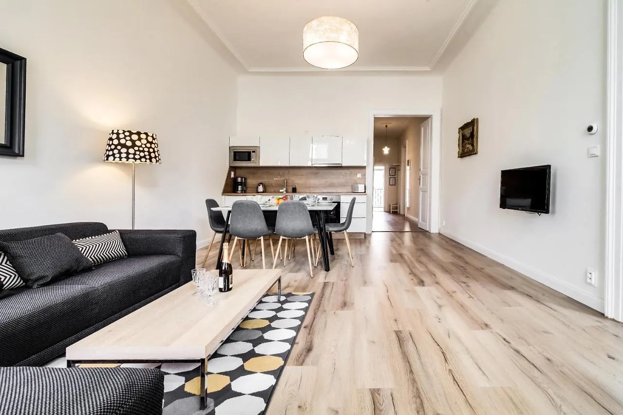 Charles Bridge - 3 Bedroom Apartment - Old Town Prag 0*,  Tjeckien