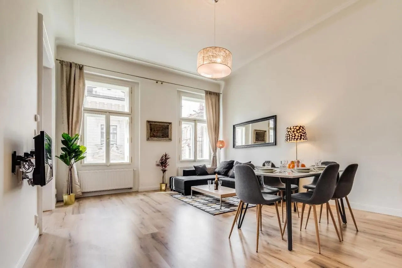 Charles Bridge - 3 Bedroom Apartment - Old Town Prag Tjeckien