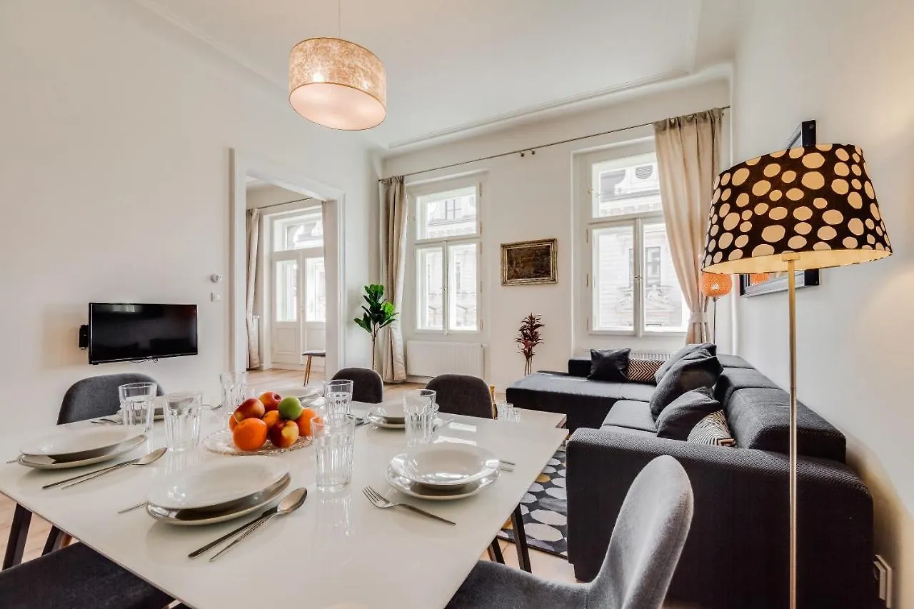 Charles Bridge - 3 Bedroom Apartment - Old Town Prag Tjeckien