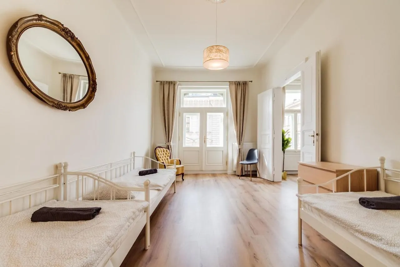 Charles Bridge - 3 Bedroom Apartment - Old Town Prag