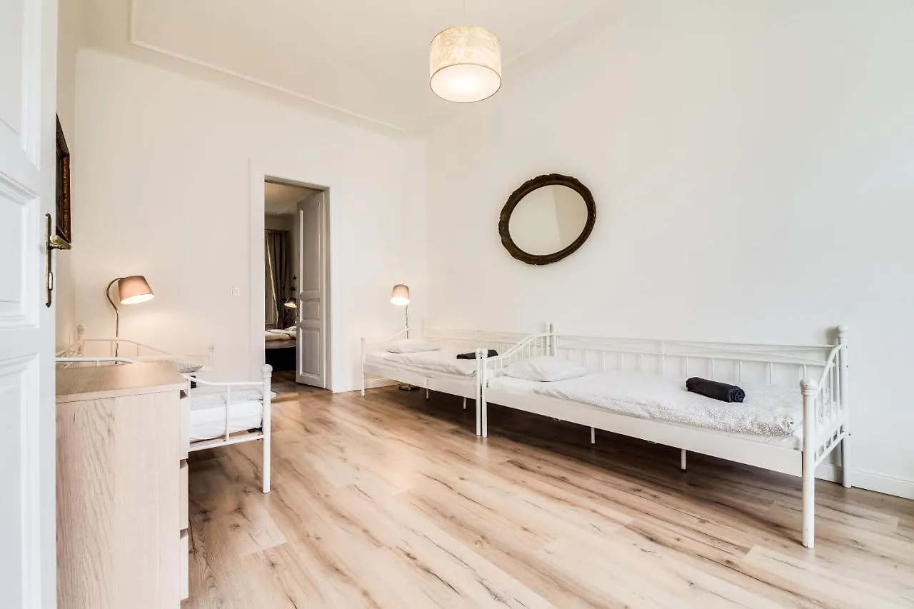 Charles Bridge - 3 Bedroom Apartment - Old Town Prag